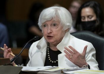 Urge Yellen a Congreso aumentar techo de deuda de EU