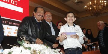 Reconoce Arnulfo entrega de alumnos y maestros en la olimpiada del conocimiento