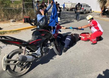 Repartidor de fractura brazo tras ser chocado por camioneta