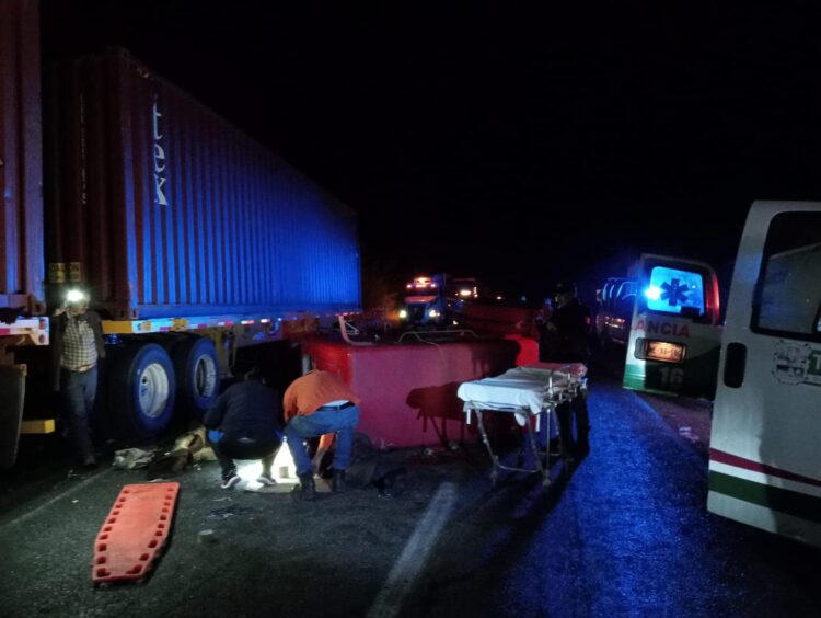Muere trailero en accidente