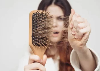 Estos hábitos hacen que se te caiga el cabello
