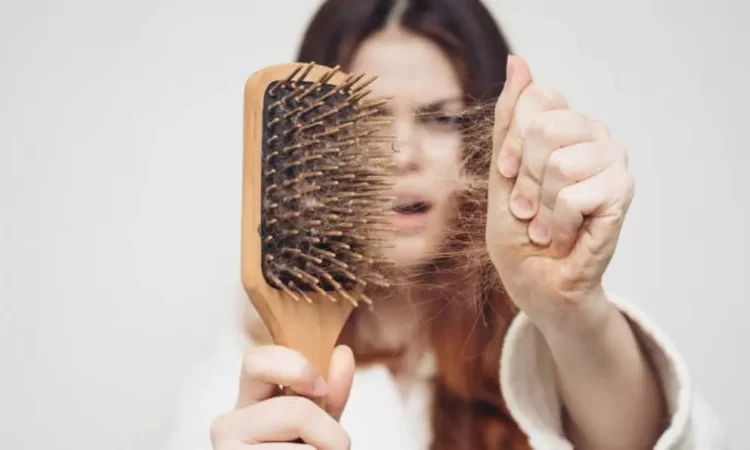 Estos hábitos hacen que se te caiga el cabello
