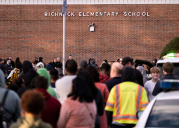 Niño de 6 años dispara con pistola a una profesora en escuela de EU