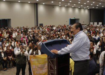Presenta Arnulfo Rodríguez al Comité del SNTE ante maestros de la zona sur