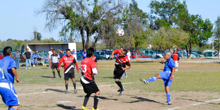 Listas las semifinales de la categoría Oro, en fútbol Veteranos