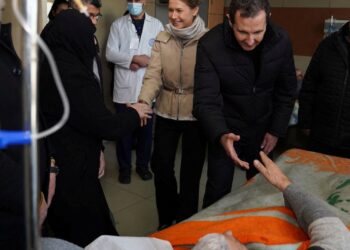 Presidente de Siria y su esposa visitan a las víctimas del terremoto