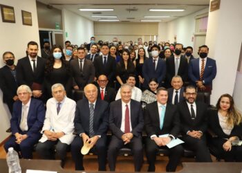 Reciben constancia de Médicos Especialistas 17 residentes del Hospital General de Victoria