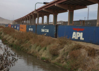 Matan a pedradas a dos migrantes mexicanos en la frontera con EU