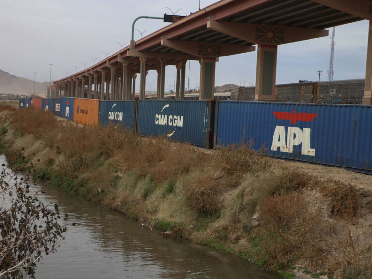 Matan a pedradas a dos migrantes mexicanos en la frontera con EU