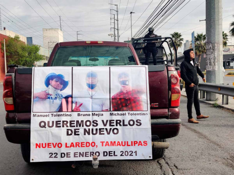 Realizan caravana familiares de desaparecidos en la vía Monterrey-Laredo