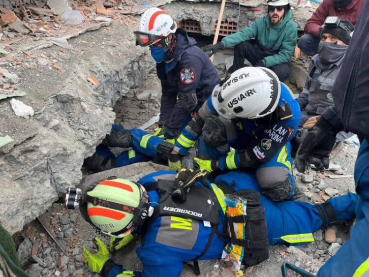 Rescatistas de México han salvado a 4 personas de escombros en Turquía y recuperado 29 cuerpos