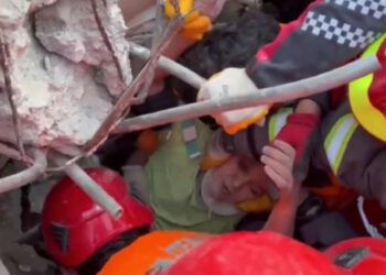 Rescatan vivo a Kaan un niño de 13 años  a 7 días del terremoto en Turquía