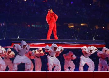 Rihanna cautivó en el Medio Tiempo del Super Bowl 2023 de esta forma
