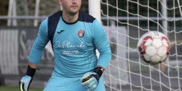 Portero de 25 años detiene un penal y luego fallece en partido en Bélgica