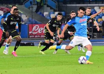 El Presidente de Napoli le manda un mensaje a Chucky Lozano