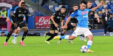 El Presidente de Napoli le manda un mensaje a Chucky Lozano