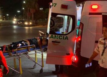Motociclista se fractura pierna en choque