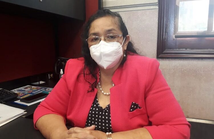 Que trabajen ociosos de la SET ante grupo mientras autorizan maestros: Regidora