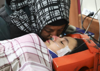 Rescatan a joven que estuvo 10 días bajos los escombros del terremoto en Turquía