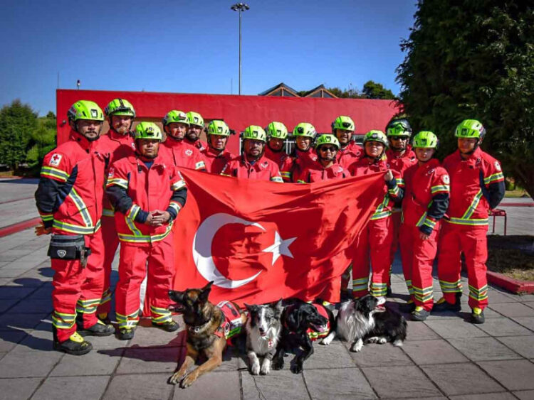 Dan la bienvenida a la Brigada USAR Frida tras labores de rescate en Turquía