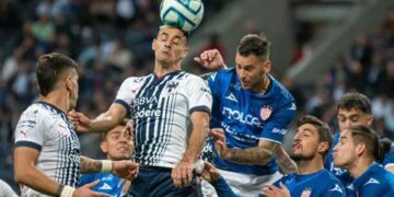 Monterrey consigue el triunfo 2-1 en el último momento ante Necaxa