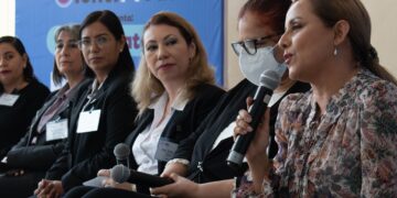 Realiza la UAT el conversatorio sobre mujeres en la ciencia