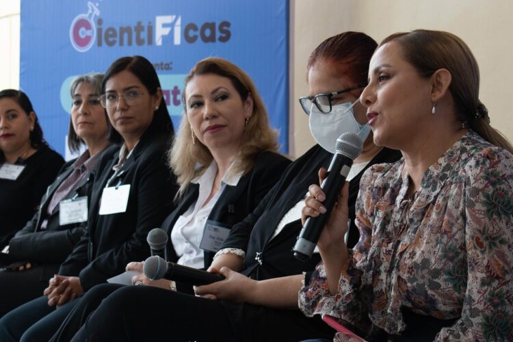 Realiza la UAT el conversatorio sobre mujeres en la ciencia