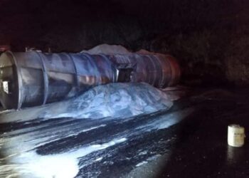 Vuelca pipa en la carretera Victoria-Tula-San Luis Potosí