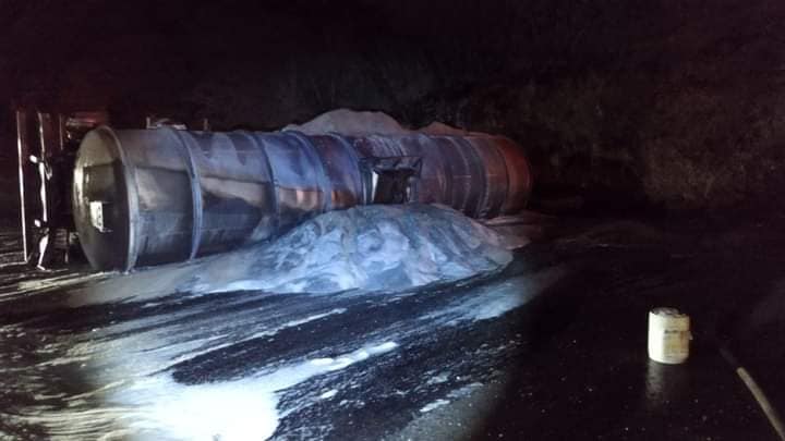 Vuelca pipa en la carretera Victoria-Tula-San Luis Potosí