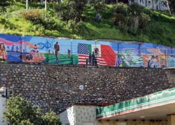 Mural en la frontera celebra bicentenario de relaciones entre México y EU