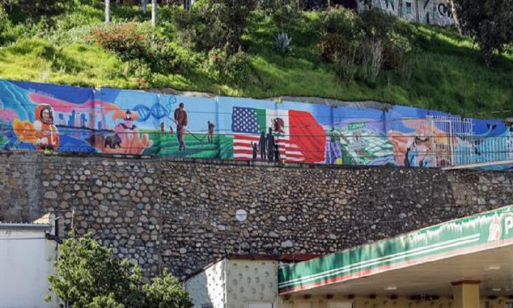 Mural en la frontera celebra bicentenario de relaciones entre México y EU