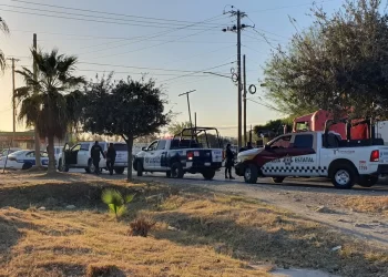 Ebrio escolta se queda dormido en camioneta