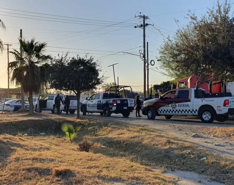 Ebrio escolta se queda dormido en camioneta