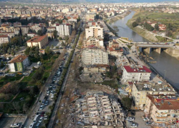 A dos semanas de la catástrofe, sismo de 6.4 grados sacude  a Turquía