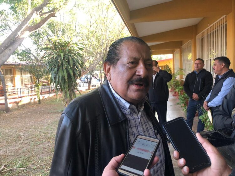 Sale Arnulfo Rodríguez en defensa de 2, 700 maestros a quienes tumbaron antigüedad