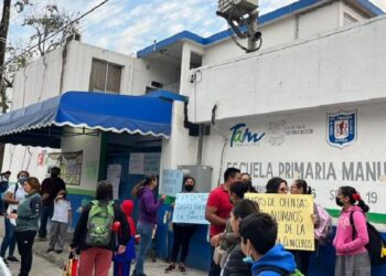 Madres toman primaria “Manuel Rivera Anaya” de Tampico