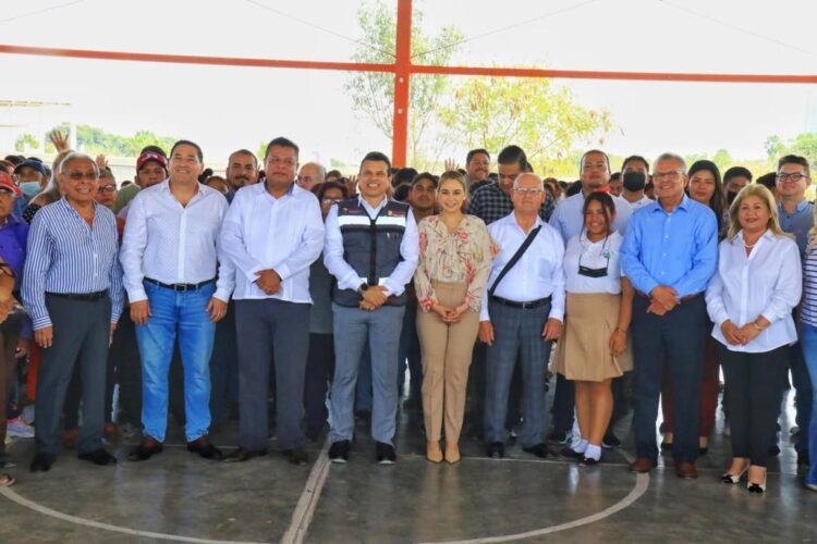 Entrega Alcalde de Cd. Victoria nueva aula a alumnos de la Prepa 3