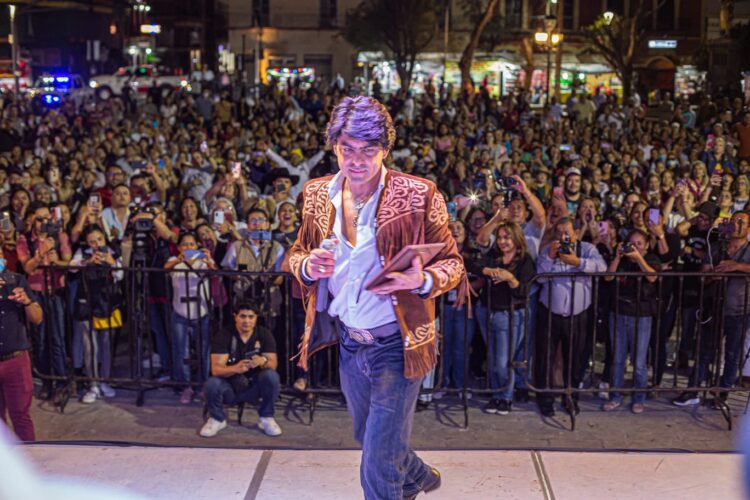 Conquista el cantante Víctor García el corazón de matamorenses