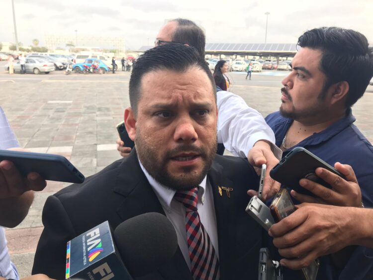 Combaten ahora incendio forestal en ejido de Miquihuana, en el altiplano