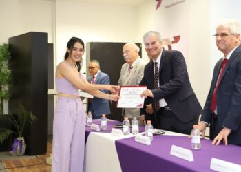 Entrega el Hospital Infantil nueva generación de 18 Médicos Especialistas