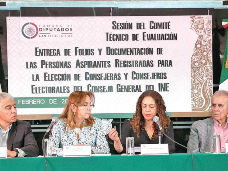 Mujeres afines a la 4T se apuntan al INE; cierran registro a aspirantes