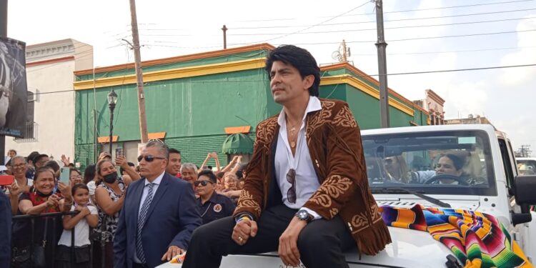 Miles disfrutan  desfile de las “Fiestas Mexicanas en Matamoros”