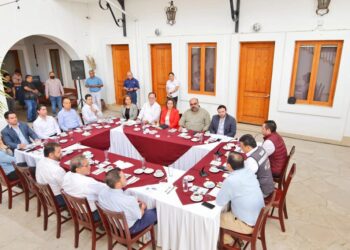 Alcalde de Victoria refrenda compromiso con cámaras empresariales