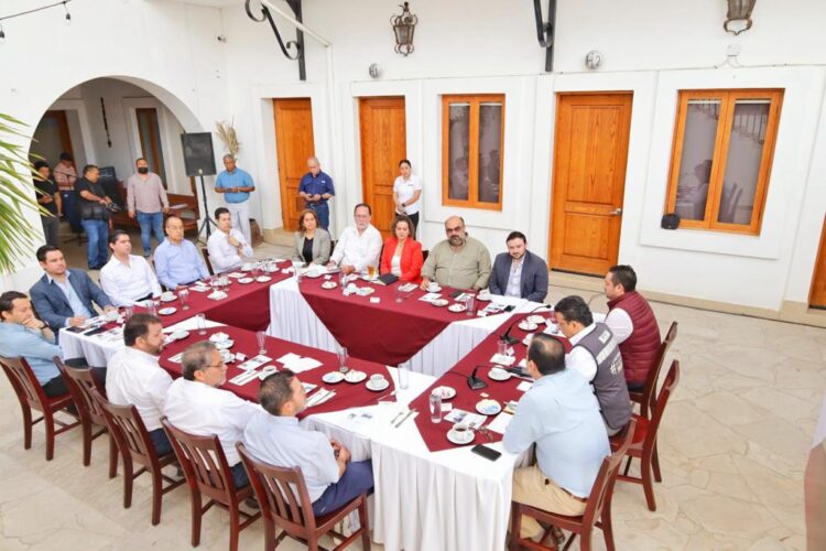 Alcalde de Victoria refrenda compromiso con cámaras empresariales