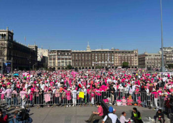 Marcha en defensa del INE: Zócalo de CDMX ‘estuvo a reventar’
