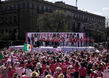 La clase política mexicana presente en mitin en favor del INE