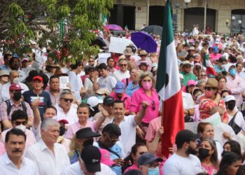 Poco más de 2500 rechazan reformas al INE en Tampico con marcha anti Plan B