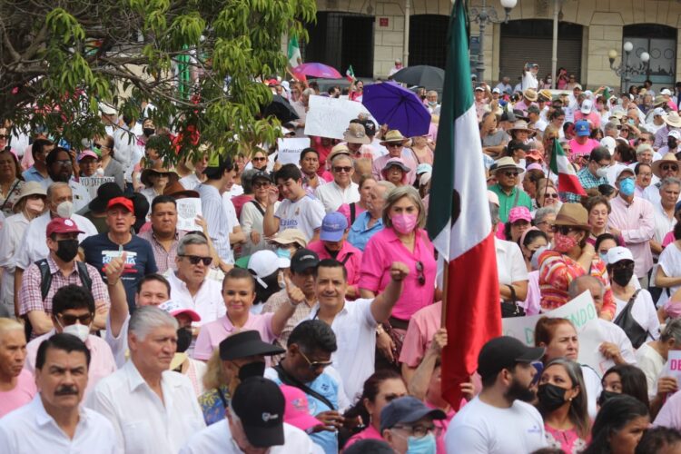 Poco más de 2500 rechazan reformas al INE en Tampico con marcha anti Plan B