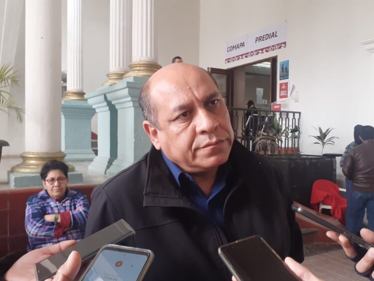 Piden a tianguistas de “Plaza de los Héroes” limpiar las banquetas y calles