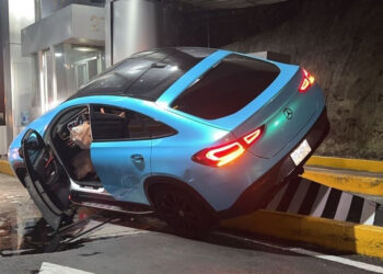 Yeri Mua choca su Mercedez Benz